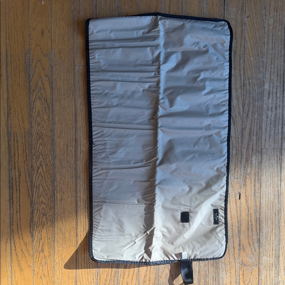 Kate Spade Diaper Bag with changing pad - Picture 12 of 16